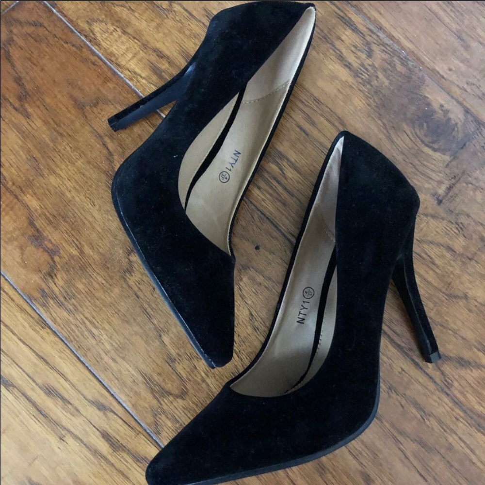 NEW black heels never worn size 6